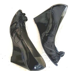 Nicole black patent peep toe wedges 81/2W